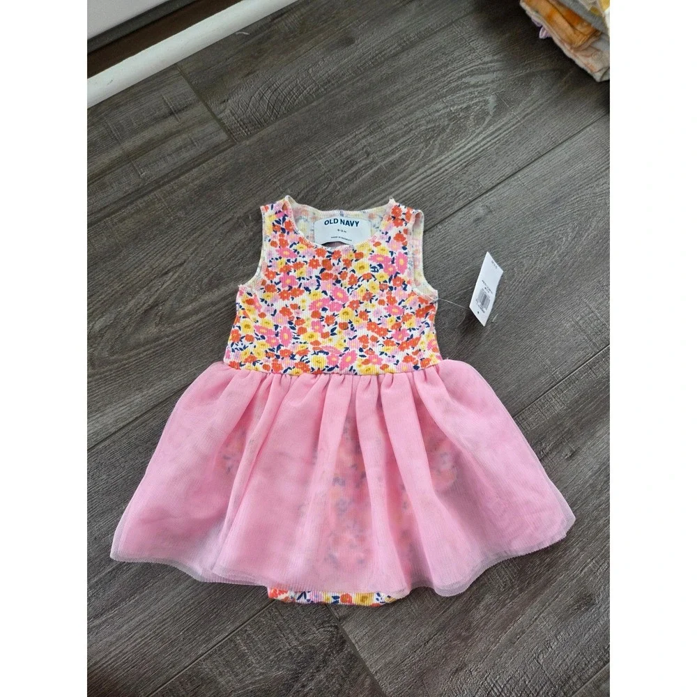 Old‎ navy baby girl Skirted romper 0-3 mos